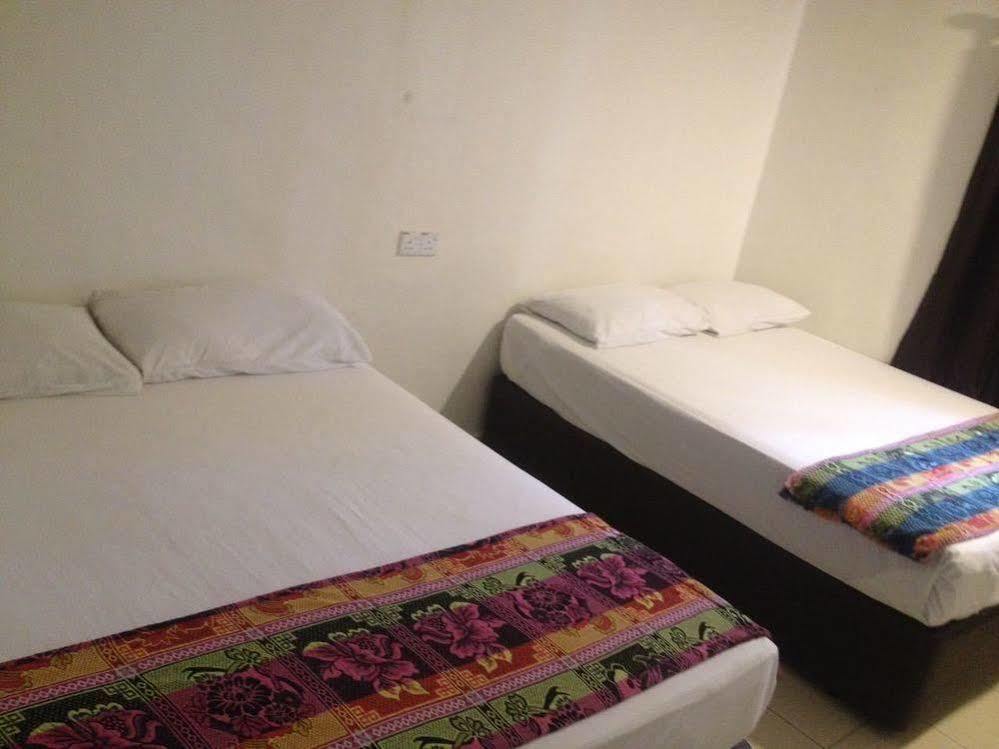 ג'והור בהרו Oyo 90273 Mz Hotel מראה חיצוני תמונה